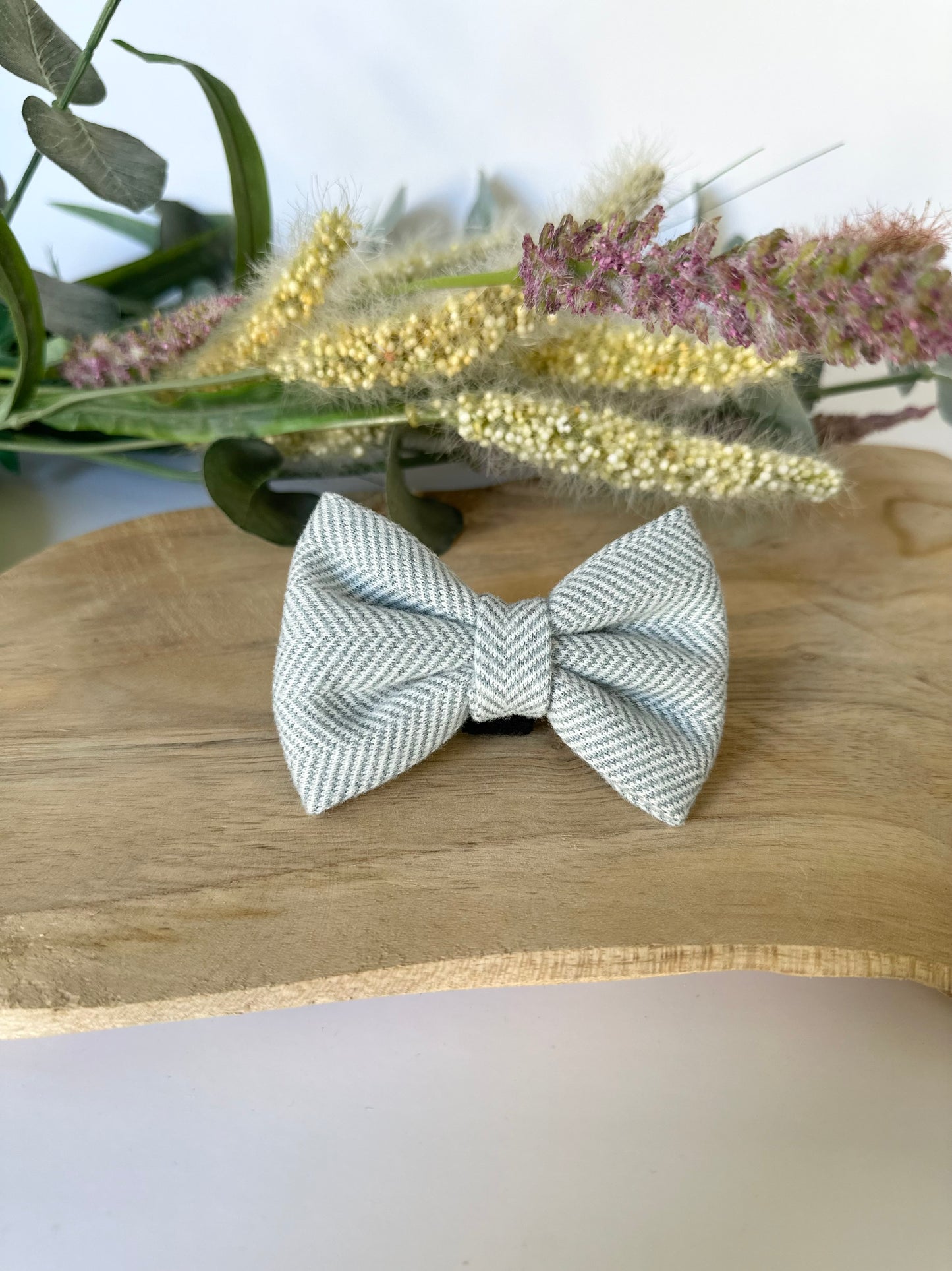 Bow - Neat Tweed